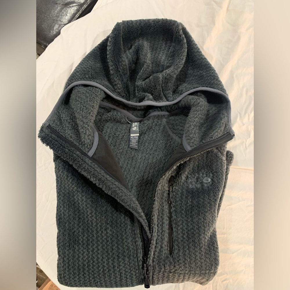 Mountain HardWear Women’s zip up hoodie/size XL/Used like new!